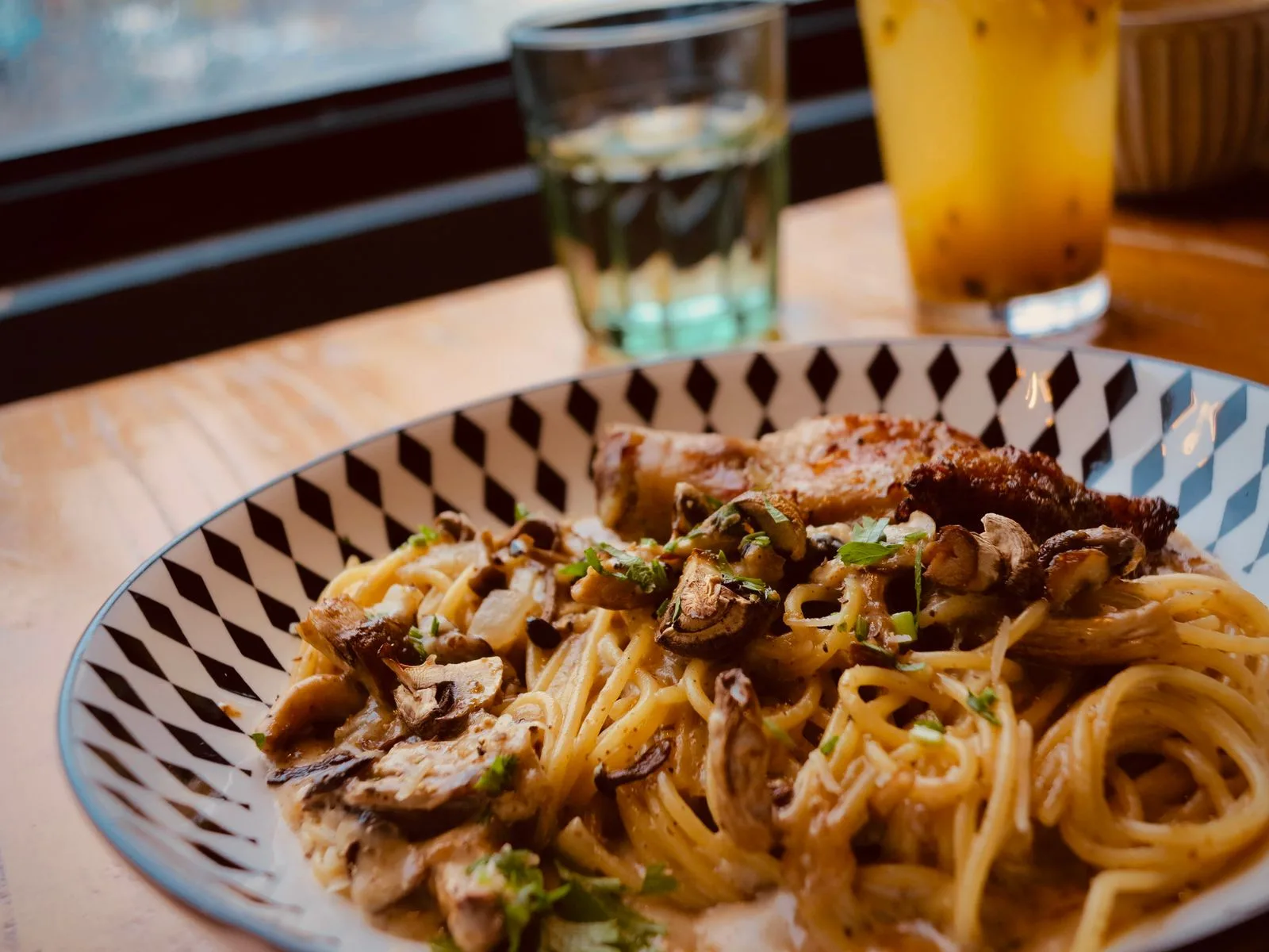 Jägerrahm-Hähnchengeschnetzeltes mit Spätzle