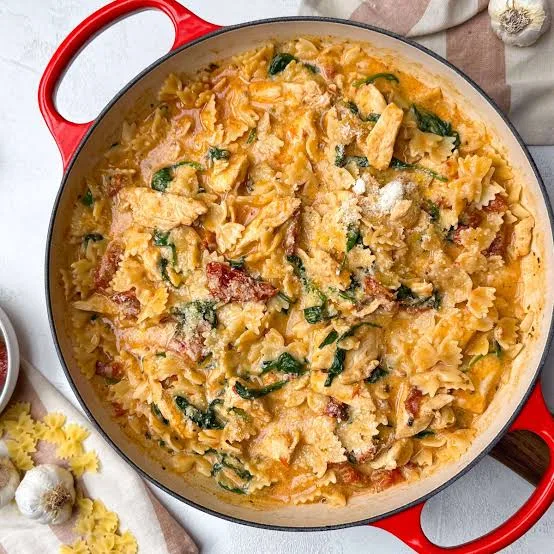 Cremige Hähnchen-Pasta in Parmesan-Sahne-Sauce